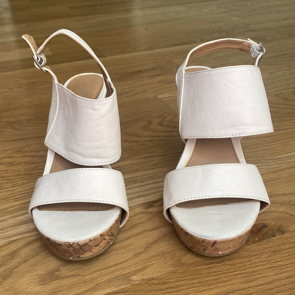 Apt 9 White Wedge Sandal - Size 9.5